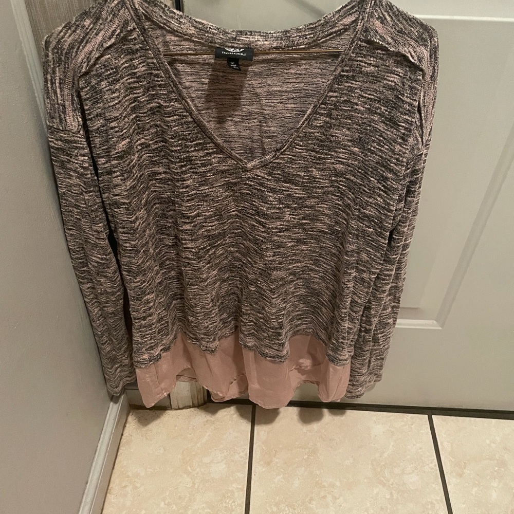 Bobeau Heathered Long Sleeve Top in Black and Pink